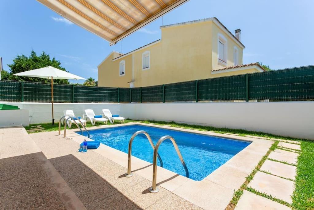 Can Esmo! 6 Hosts, 3 Bedrooms And A Private Pool *