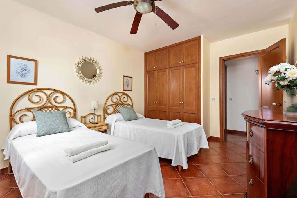 4 Bedroom Villa, Pool, 500m To Beach, Cala En Blanes
