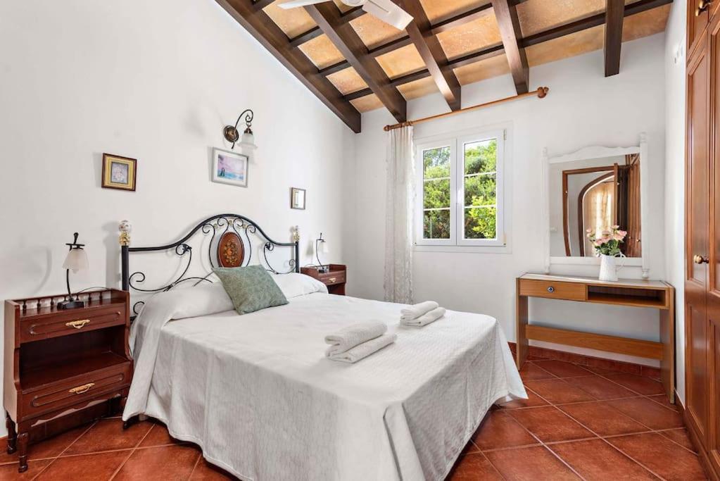 Villa 4 Bedroom Villa, Pool, 500m To Beach, Cala En Blanes Cala'N Blanes (Menorca)