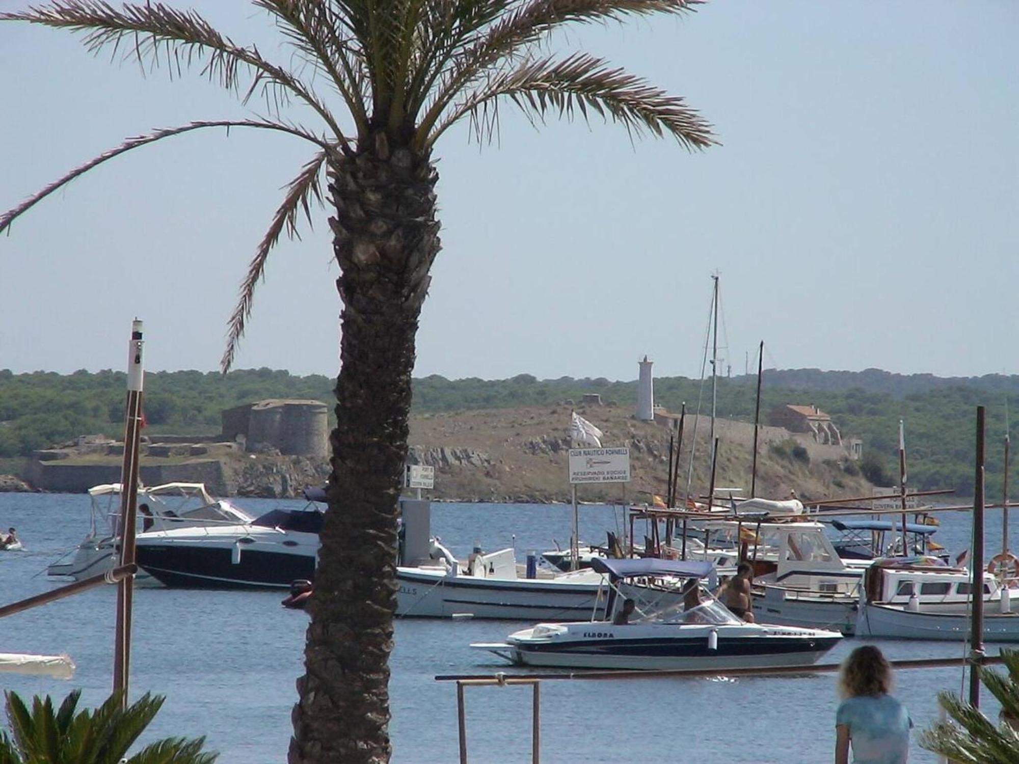 Сasa de vacaciones 4 Bedrooms Property At Fornells 100 M Away From The Beach With Shared Pool And Wifi Fornells (Menorca)