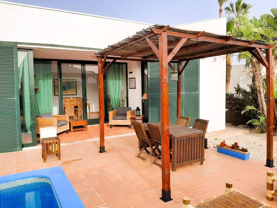 Villa Anana Binisafua