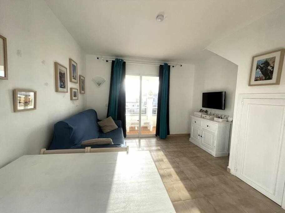 Apartamento Con Piscina Y Junto A La Playa - Brut.