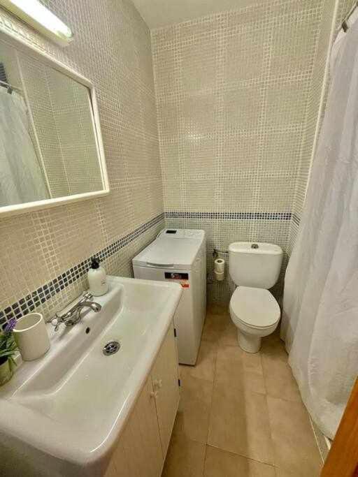Con Piscina Junto A La Playa - Turqueta. Apartamento *