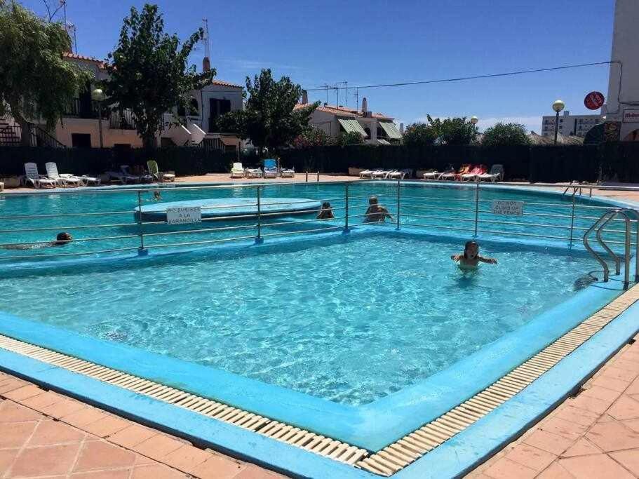 Con Piscina Junto A La Playa - Turqueta. Apartamento