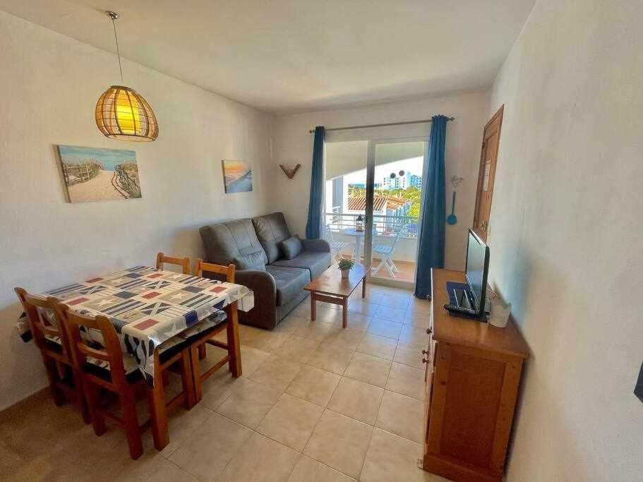 Con Piscina Junto A La Playa - Turqueta. Apartamento