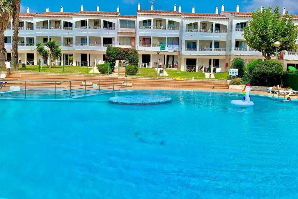 Con Piscina Junto A La Playa - Turqueta. *