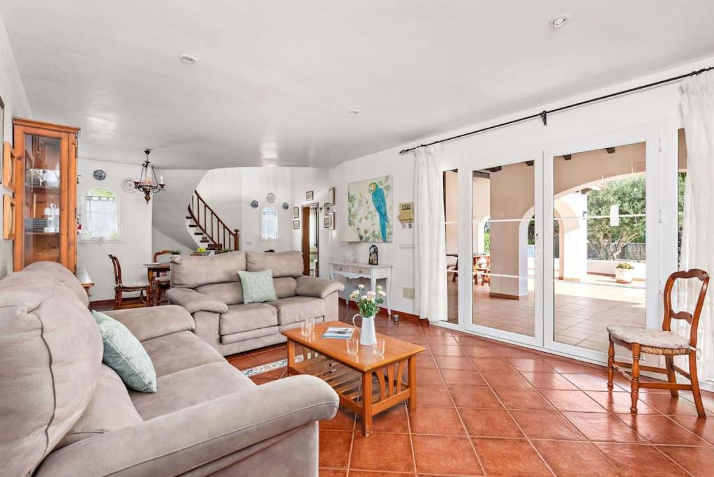4 Bedroom Villa, Pool, 500m To Beach, Cala En Blanes
