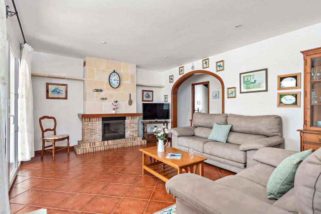 Villa 4 Bedroom Villa, Pool, 500m To Beach, Cala En Blanes Cala'N Blanes (Menorca)