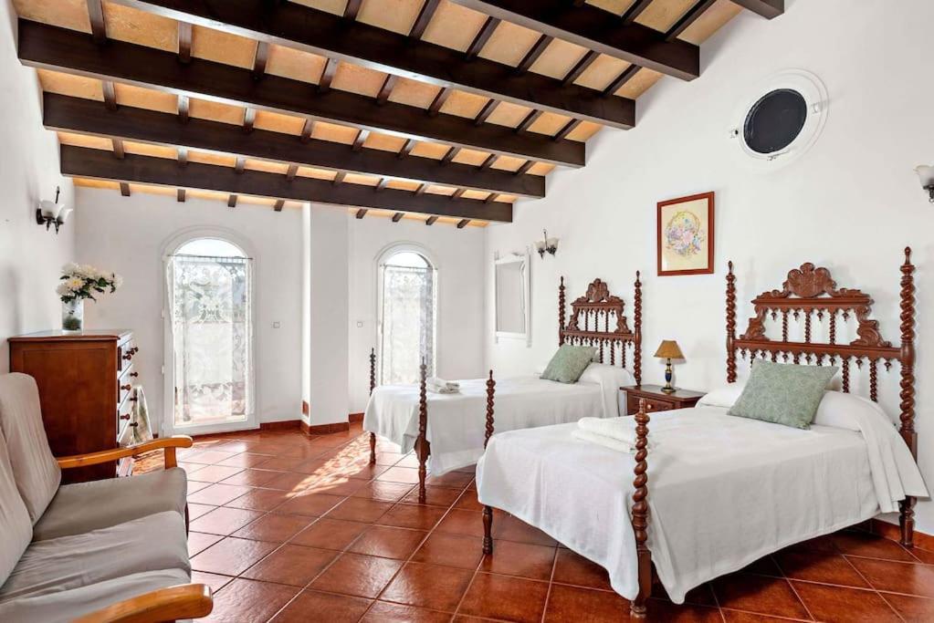 4 Bedroom Villa, Pool, 500m To Beach, Cala En Blanes