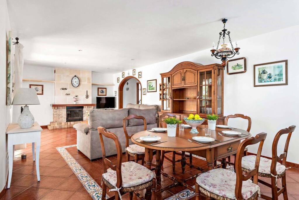 4 Bedroom Villa, Pool, 500m To Beach, Cala En Blanes * Cala'N Blanes (Menorca)