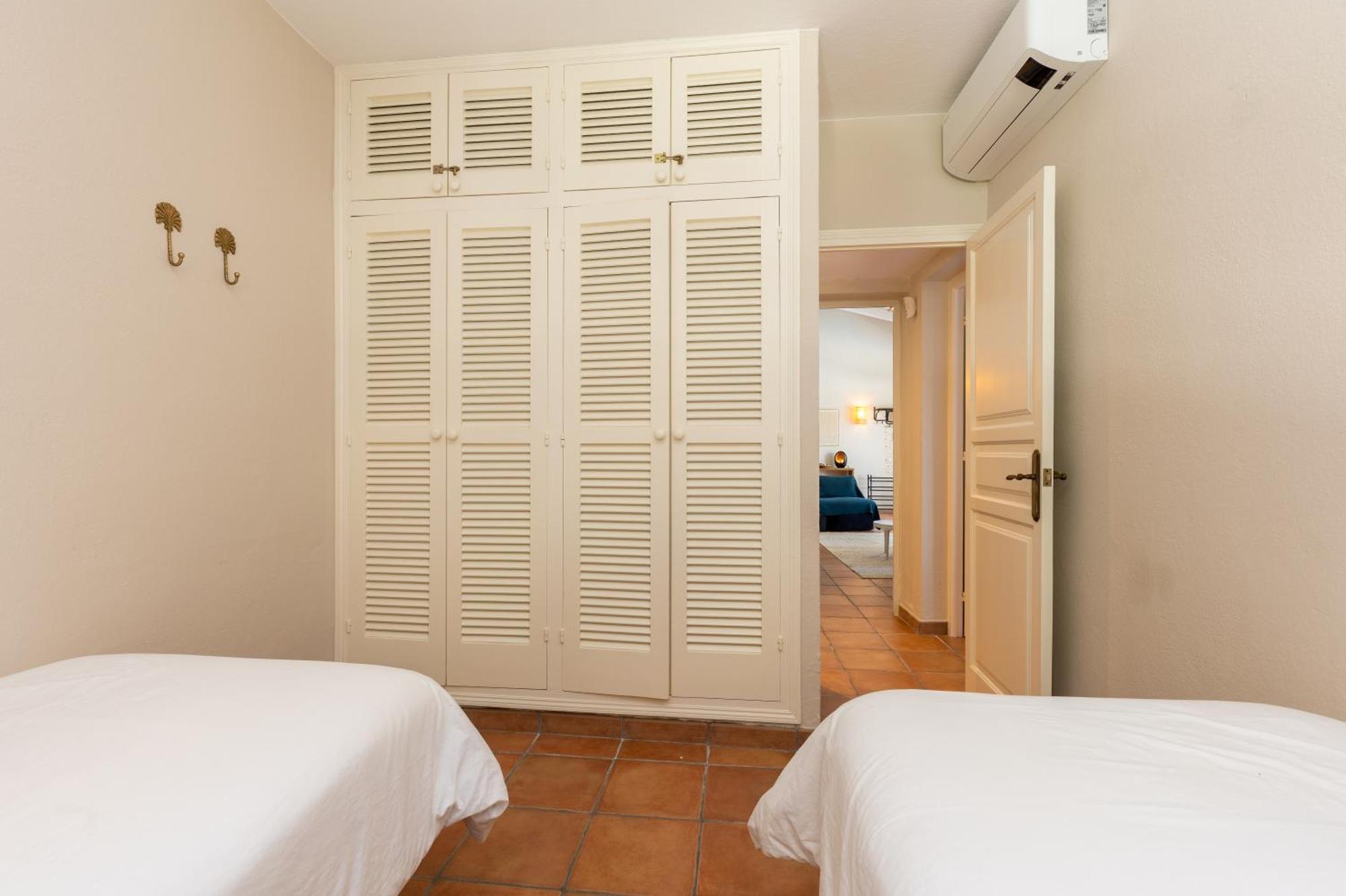 Caterina Authentic In Quiet, Wooded Area *