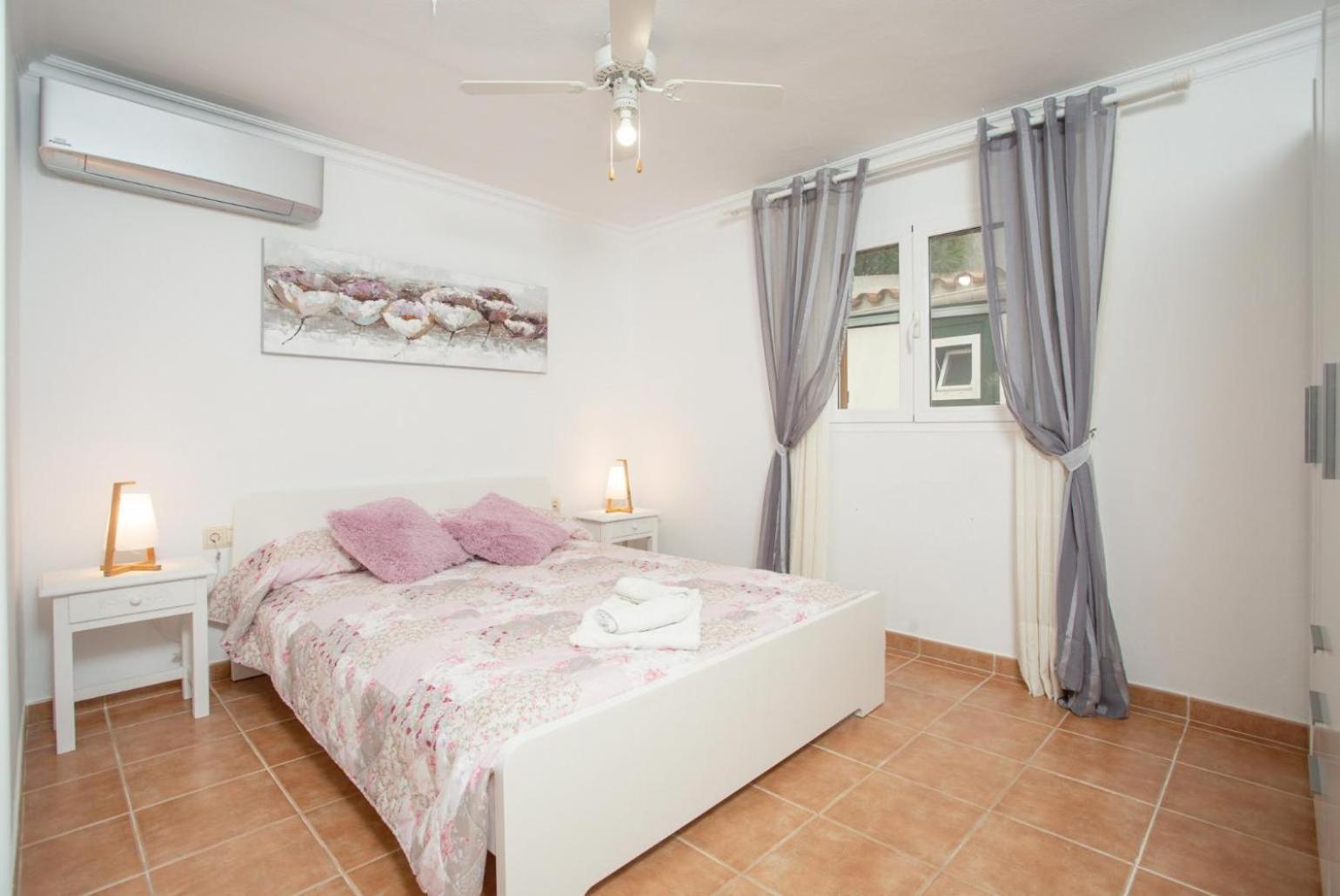 Maria Villa *