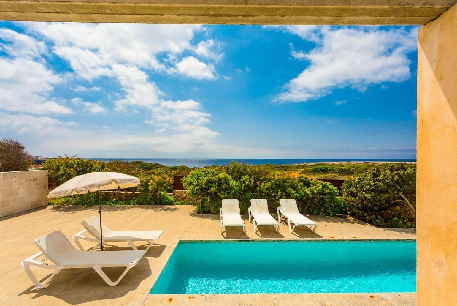 Villa Water Front Shalom Binisafúller