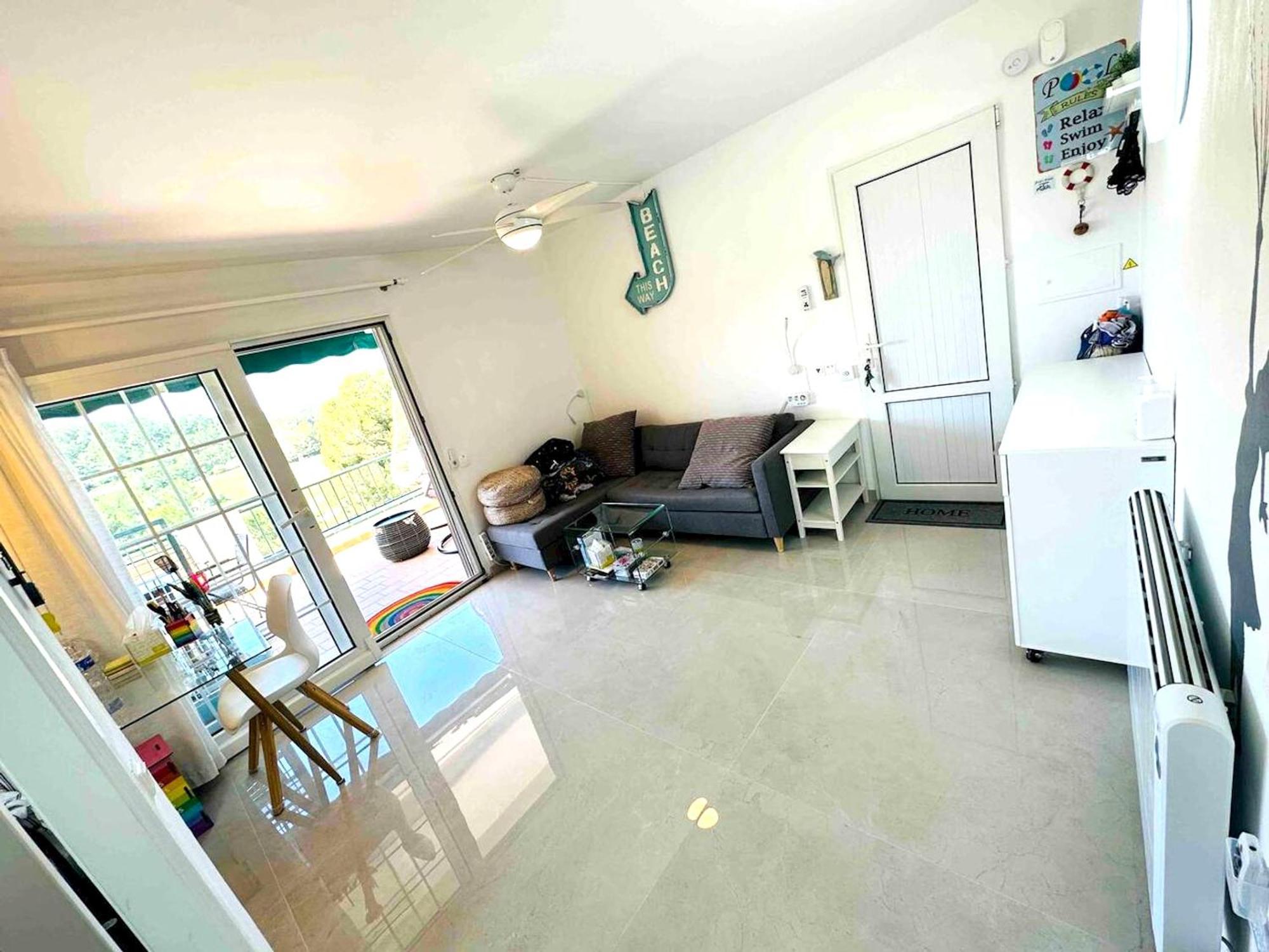 Spacious Near With Shared Pool Apartamento