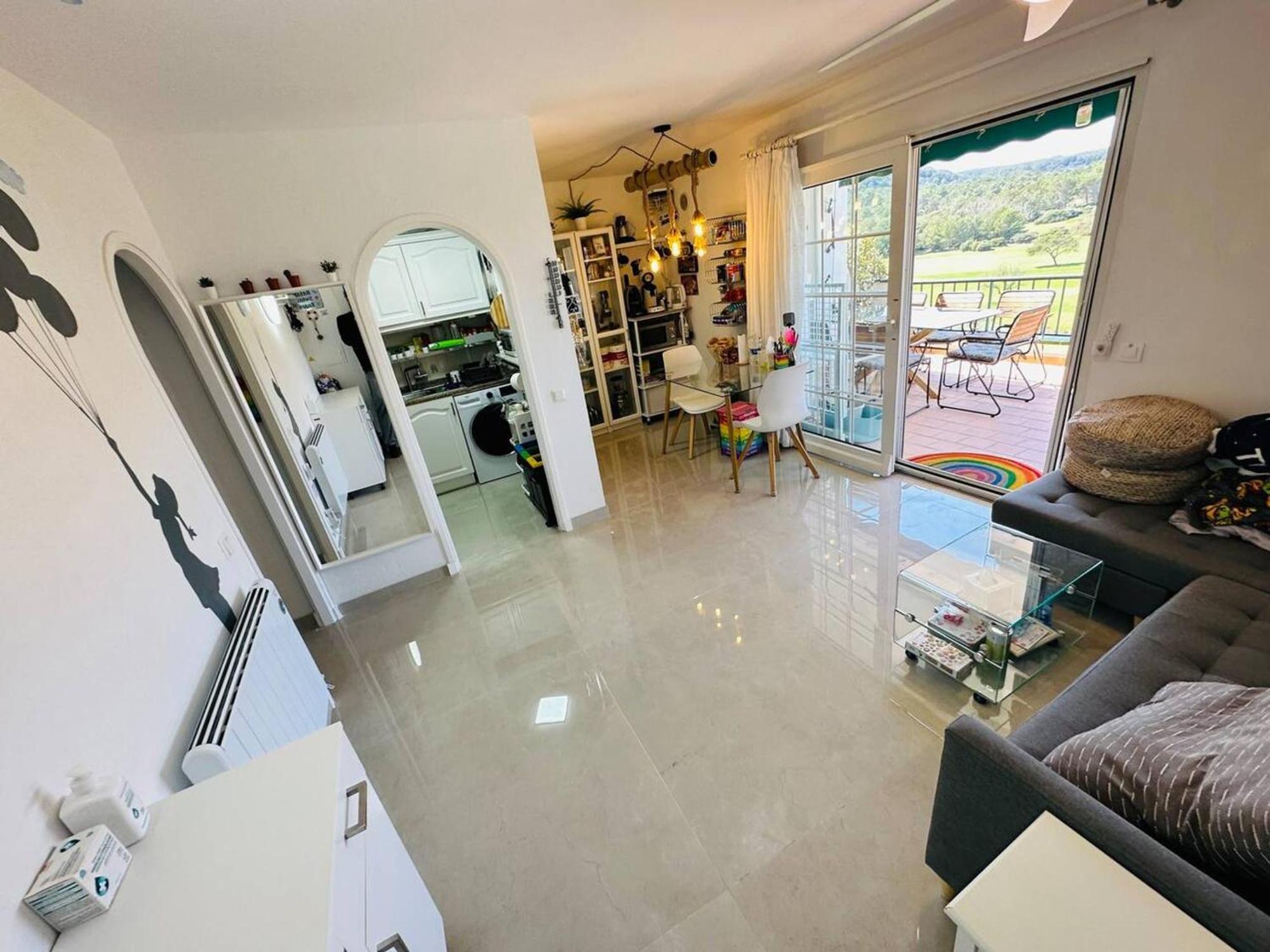 Spacious Near With Shared Pool Apartamento