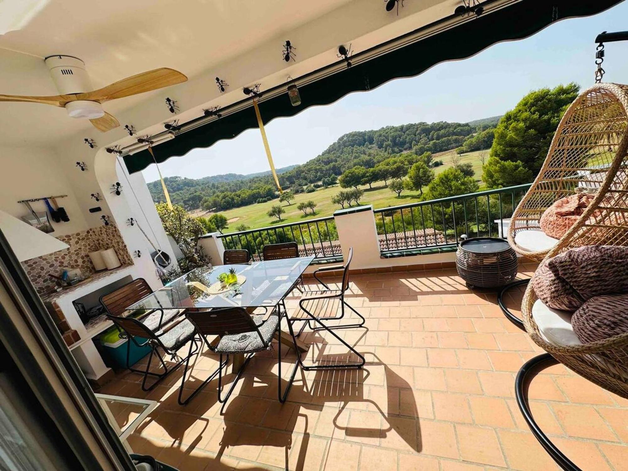 Spacious Near With Shared Pool Apartamento