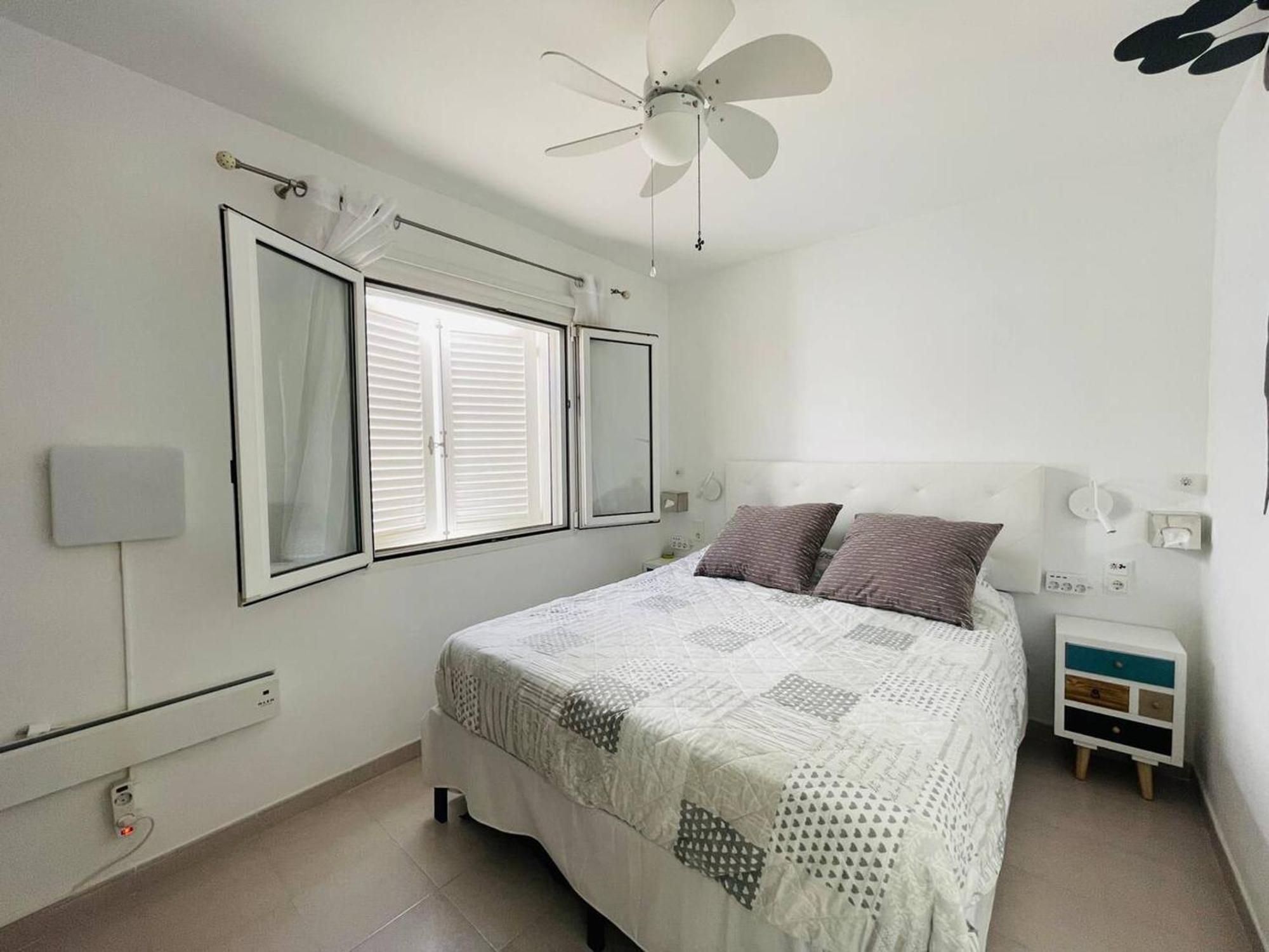 Spacious Near With Shared Pool Son Parc