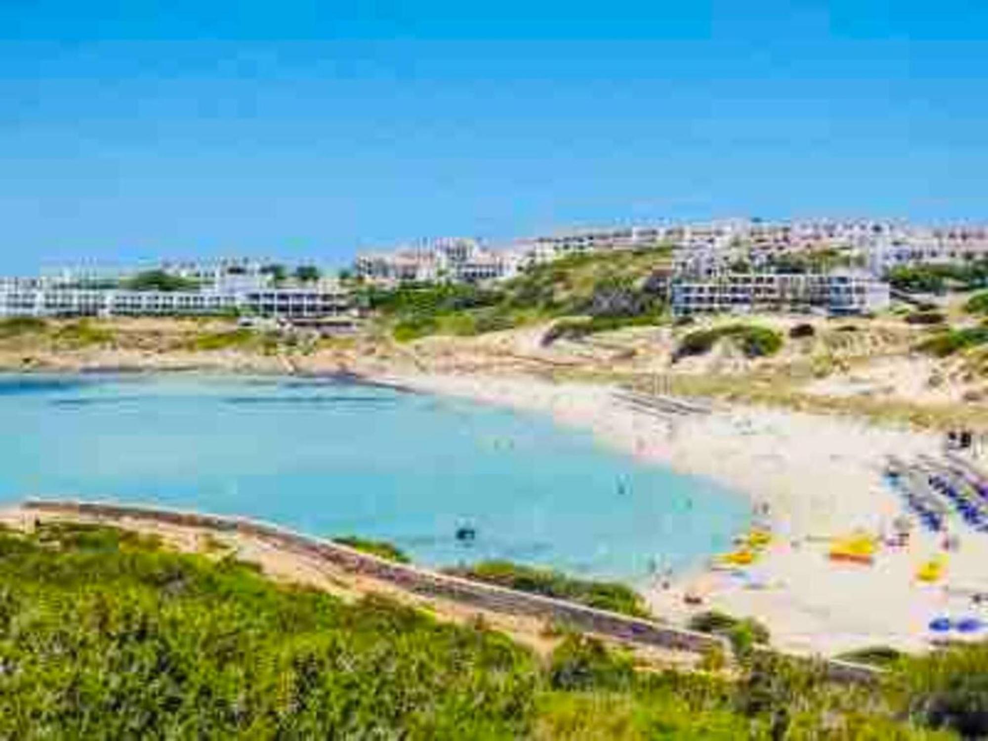 Spacious Near With Shared Pool Son Parc