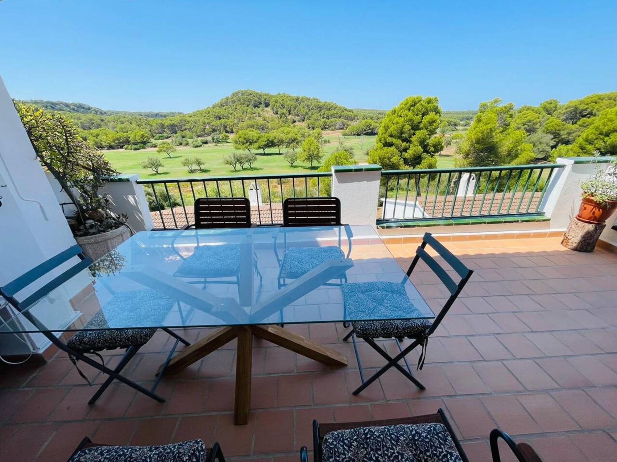 Spacious Near With Shared Pool Apartamento