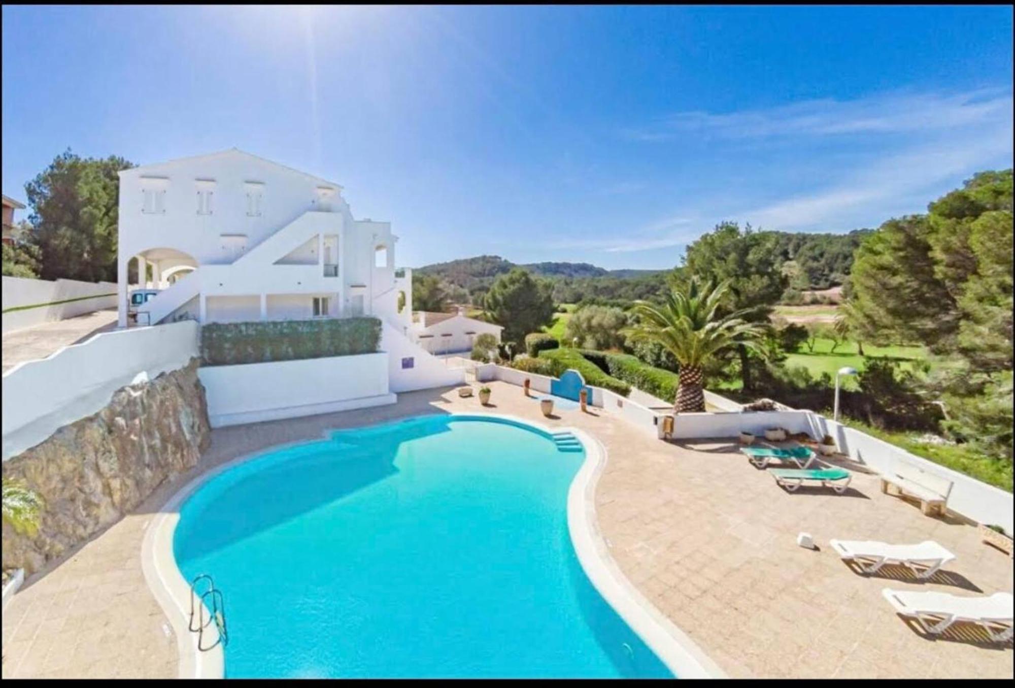 Spacious Near With Shared Pool Son Parc