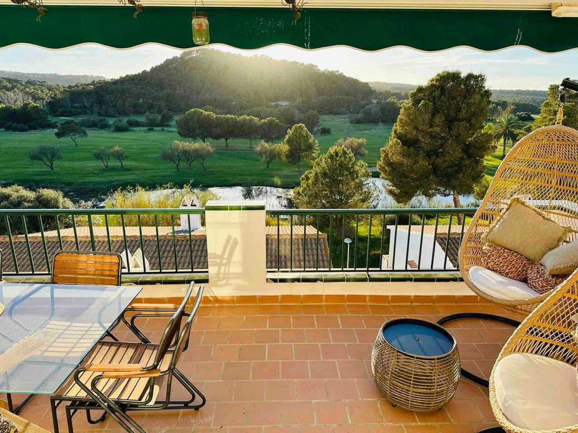 Spacious Near With Shared Pool Apartamento