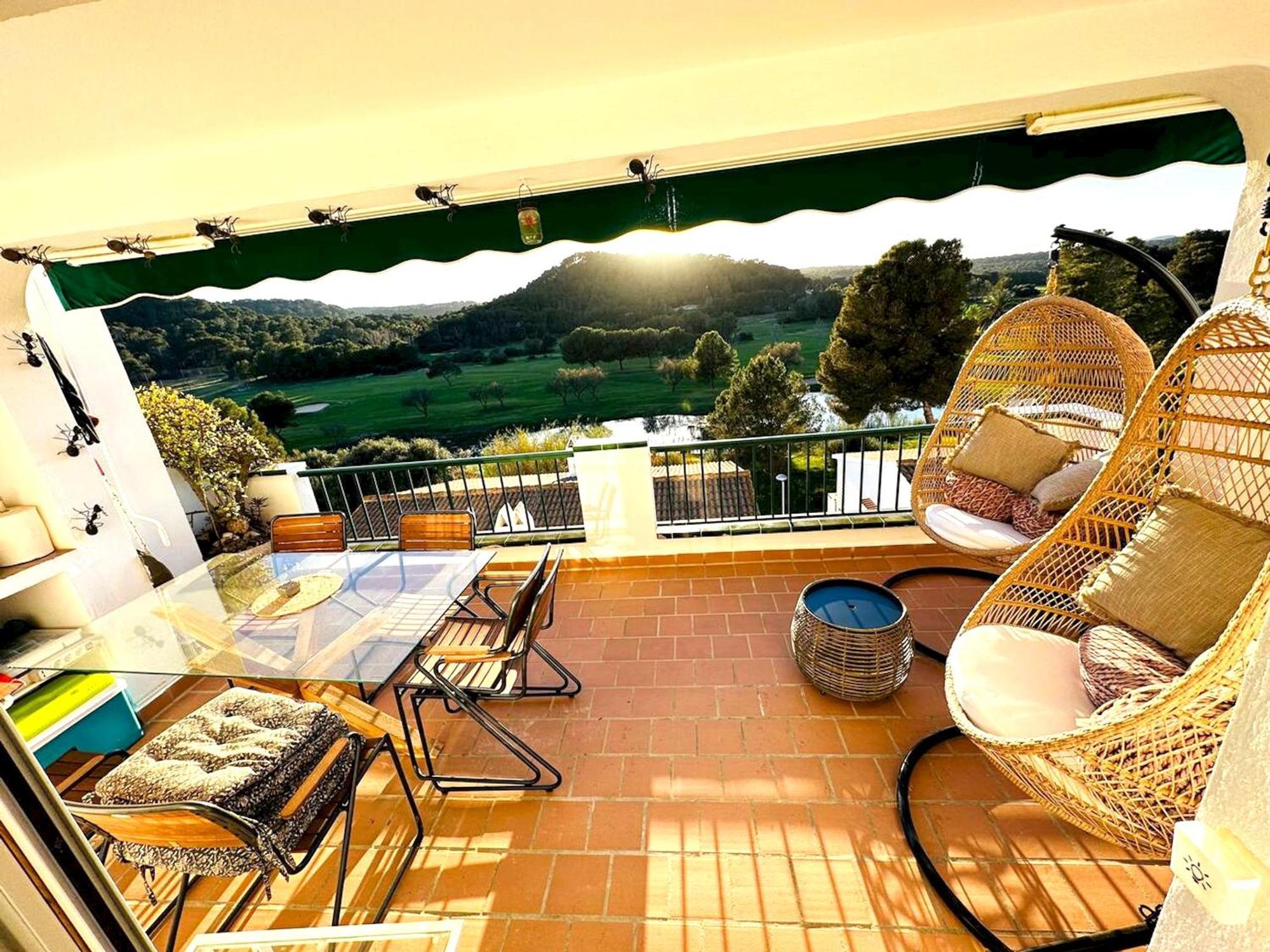 Spacious Near With Shared Pool Apartamento