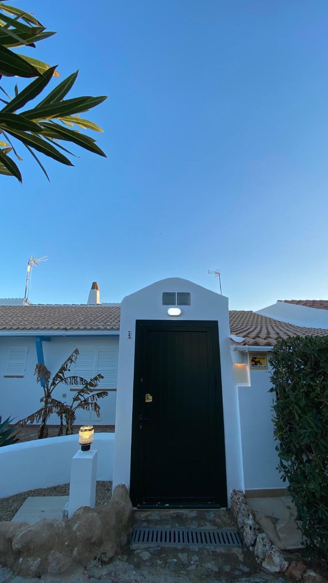 Luxury Oceanfront In An Idyllic Location No1 *