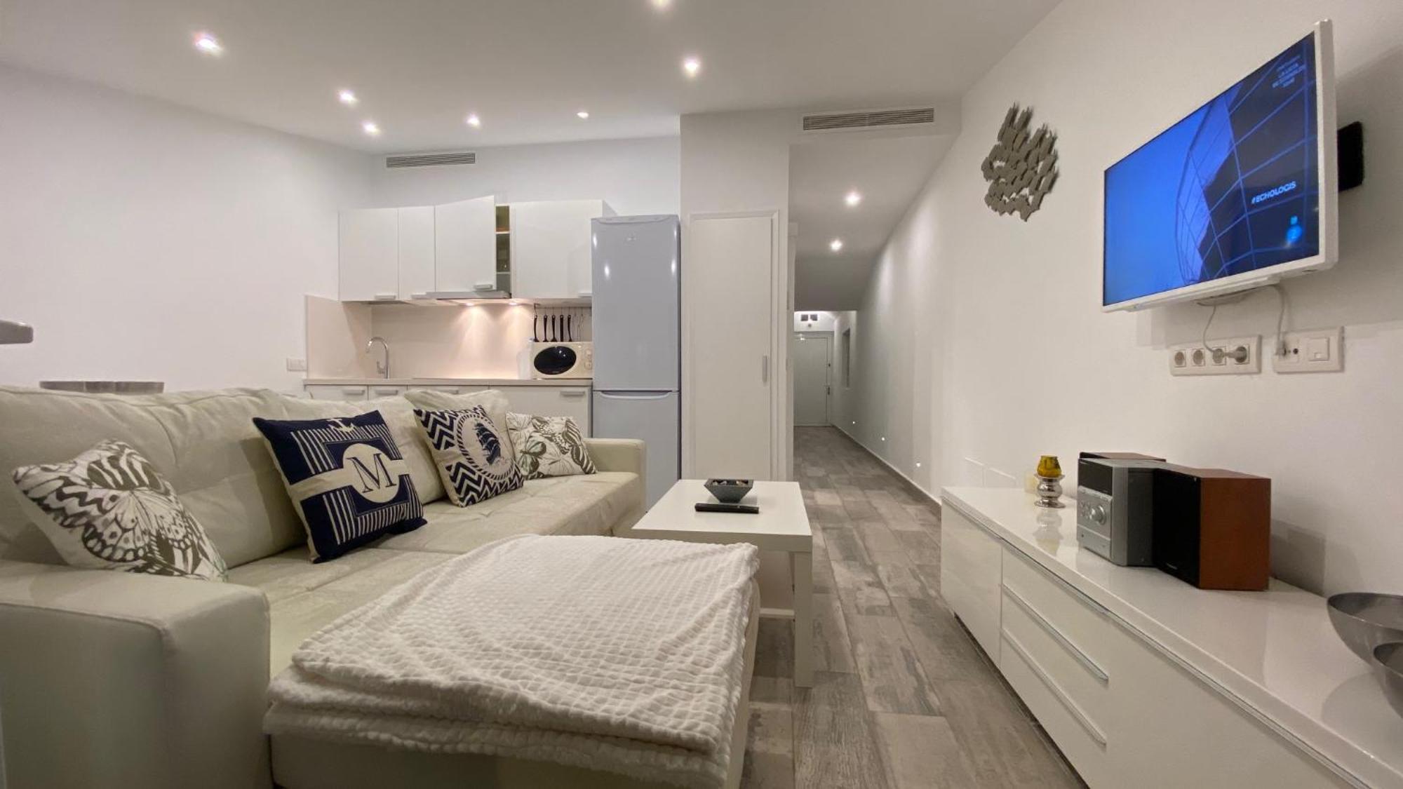 Luxury Oceanfront In An Idyllic Location No1 *