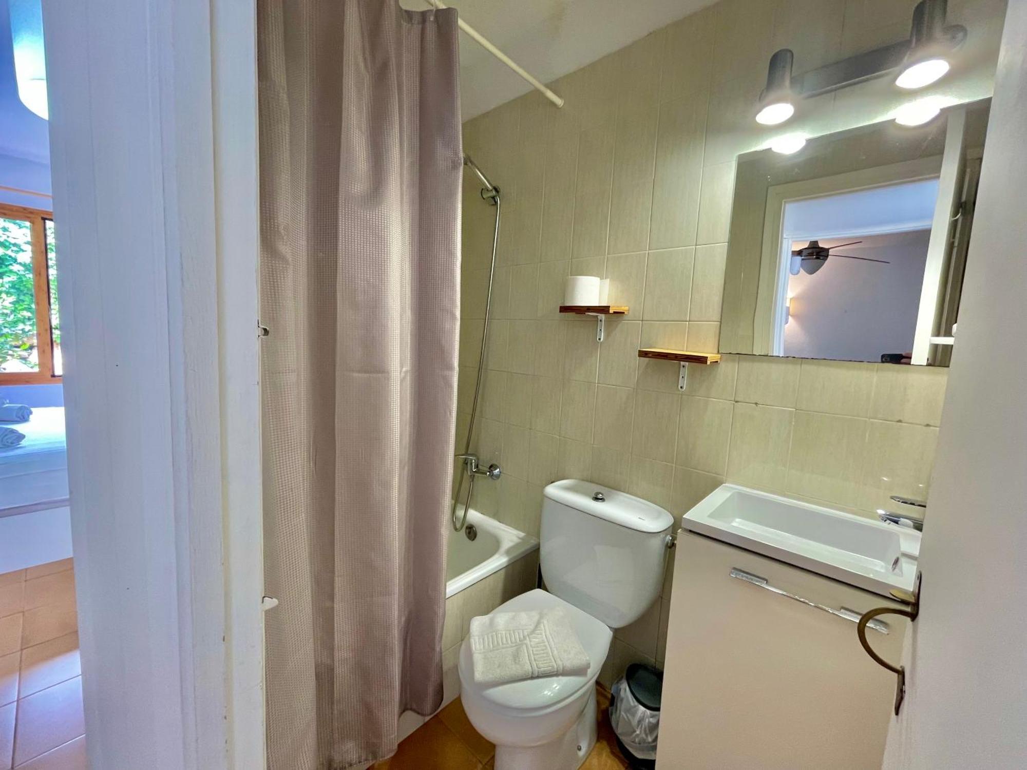 Llevant En Planta Baja Con Piscina Apartamento