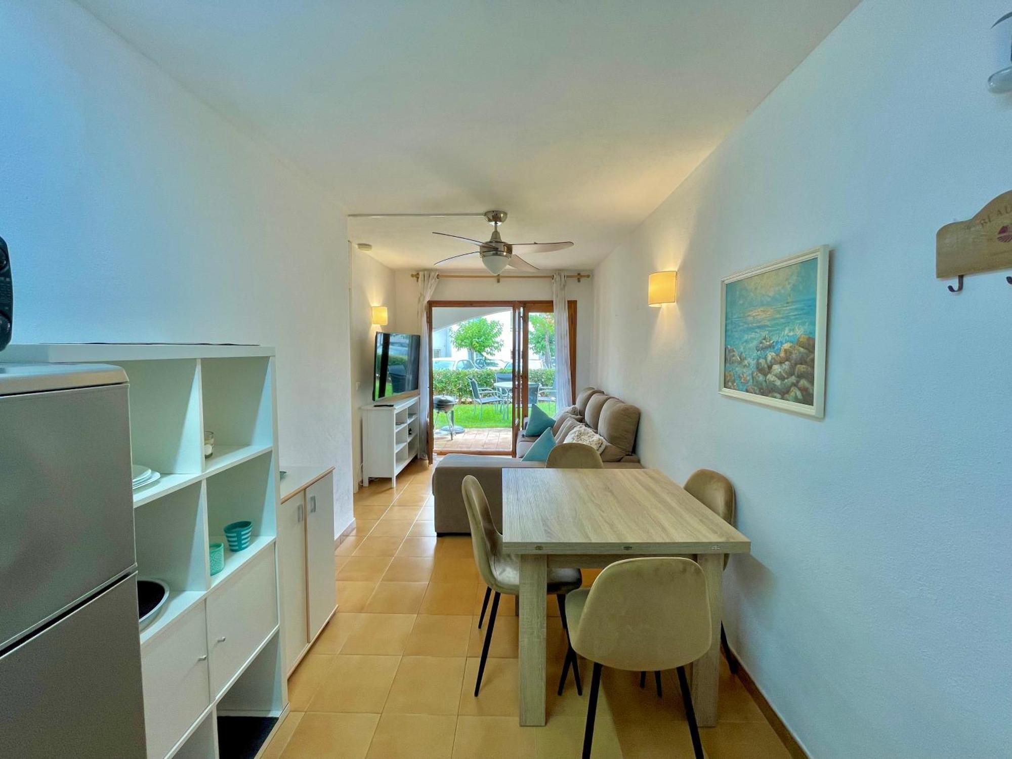 Llevant En Planta Baja Con Piscina Apartamento
