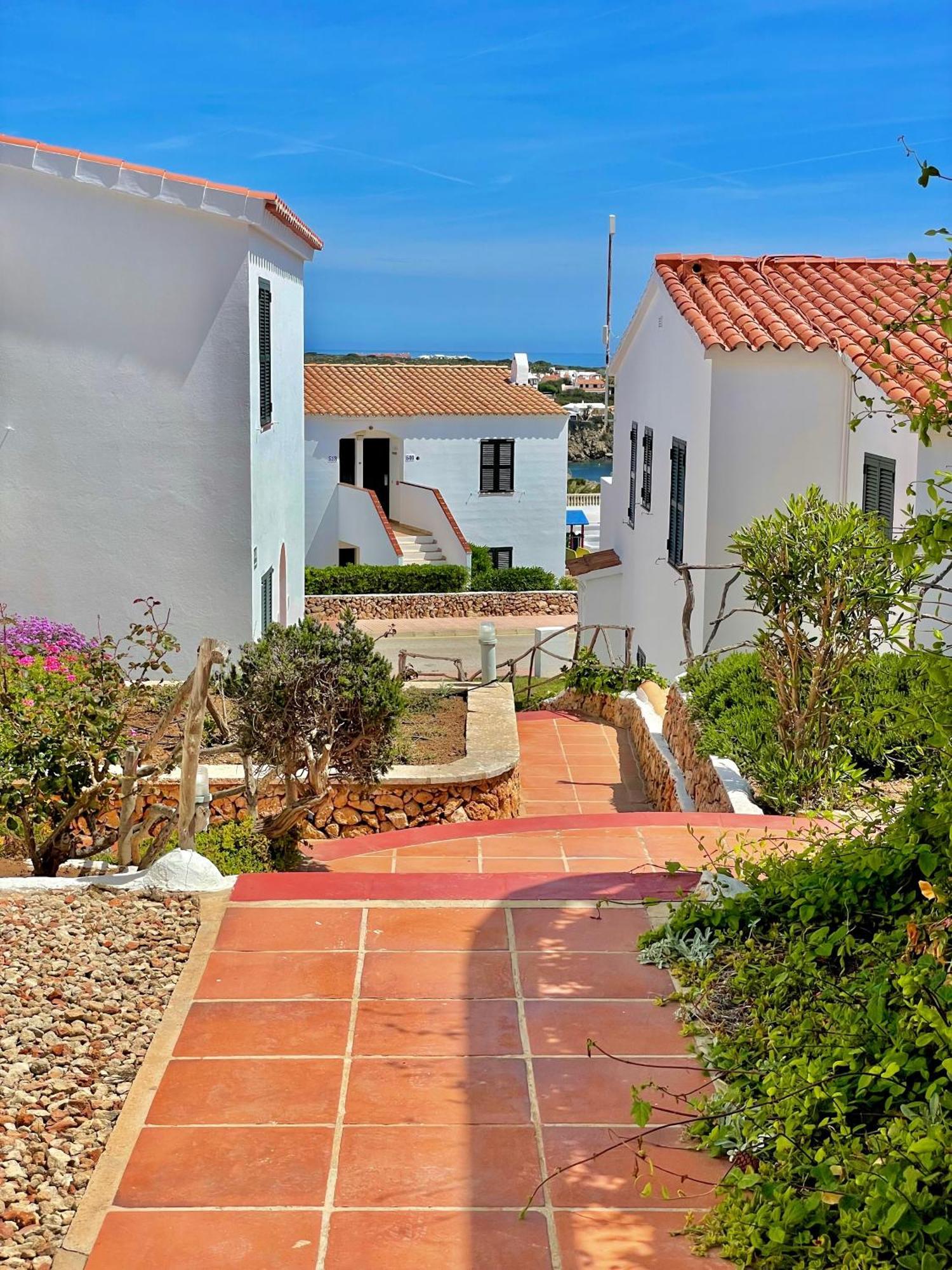 Llevant En Planta Baja Con Piscina Apartamento