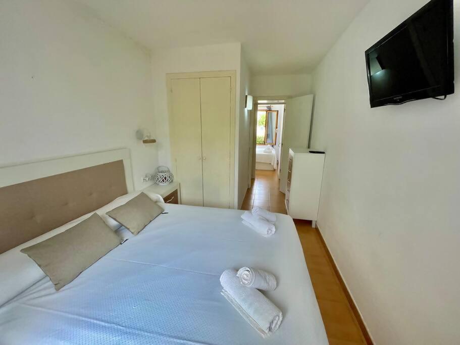 Llevant En Planta Baja Con Piscina Apartamento