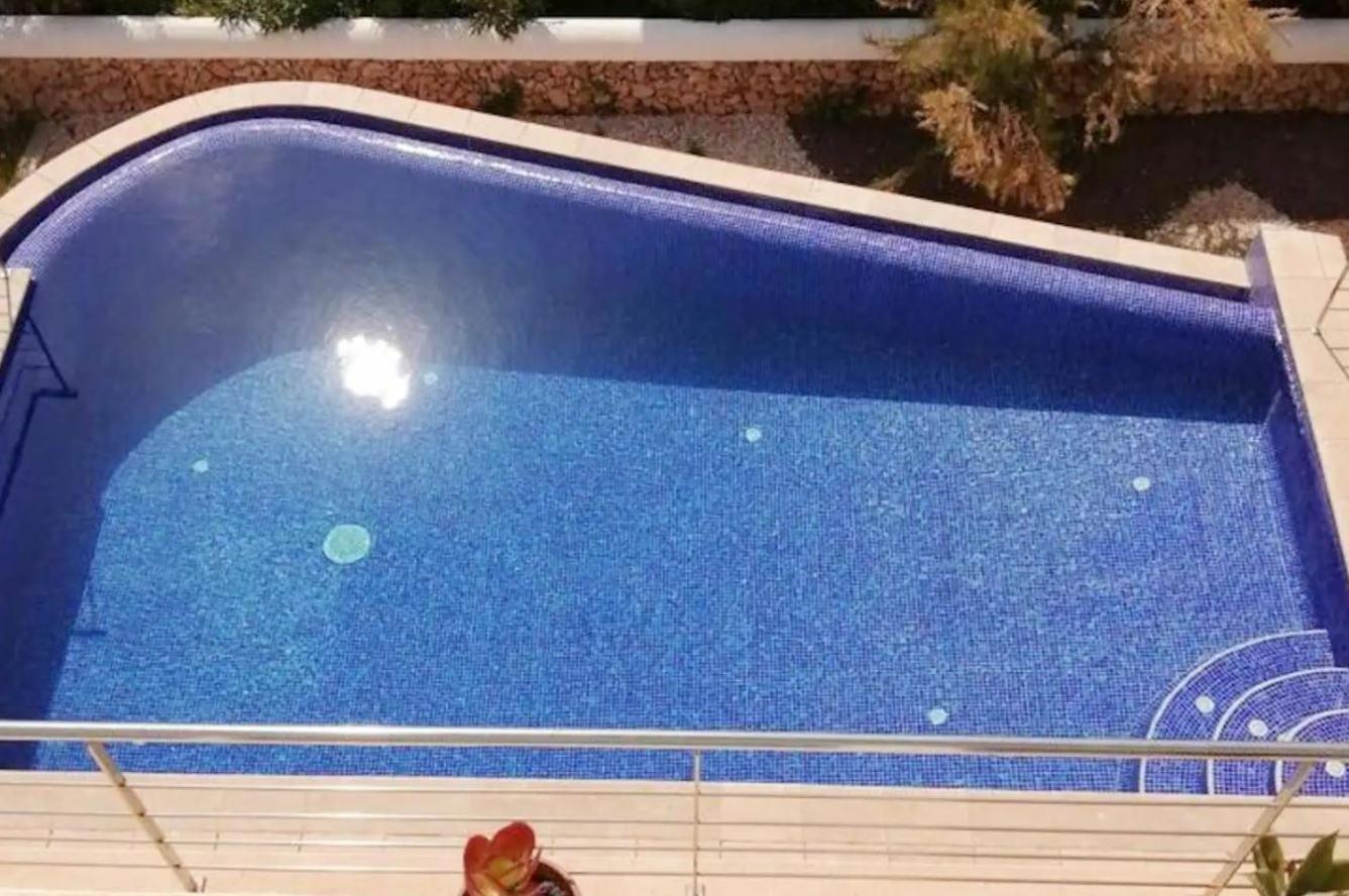 Con Piscina *