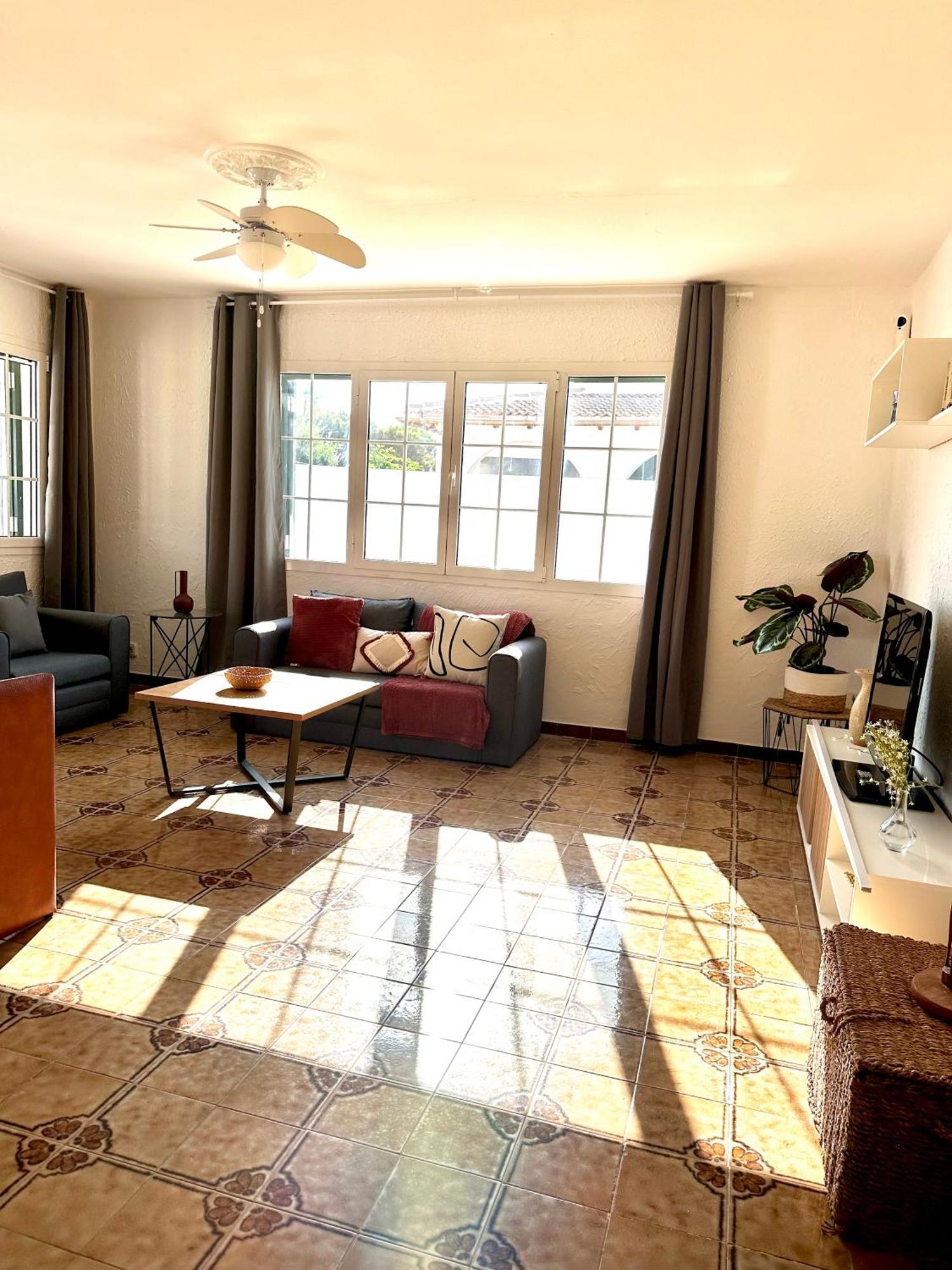 Con Piscinas Privadas Junto Al Mar Holiday home