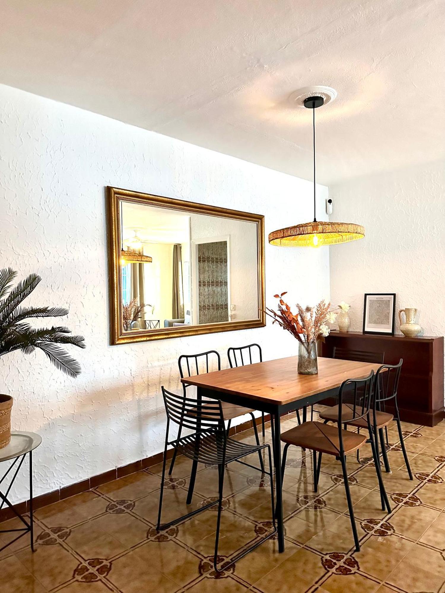 Con Piscinas Privadas Junto Al Mar Holiday home