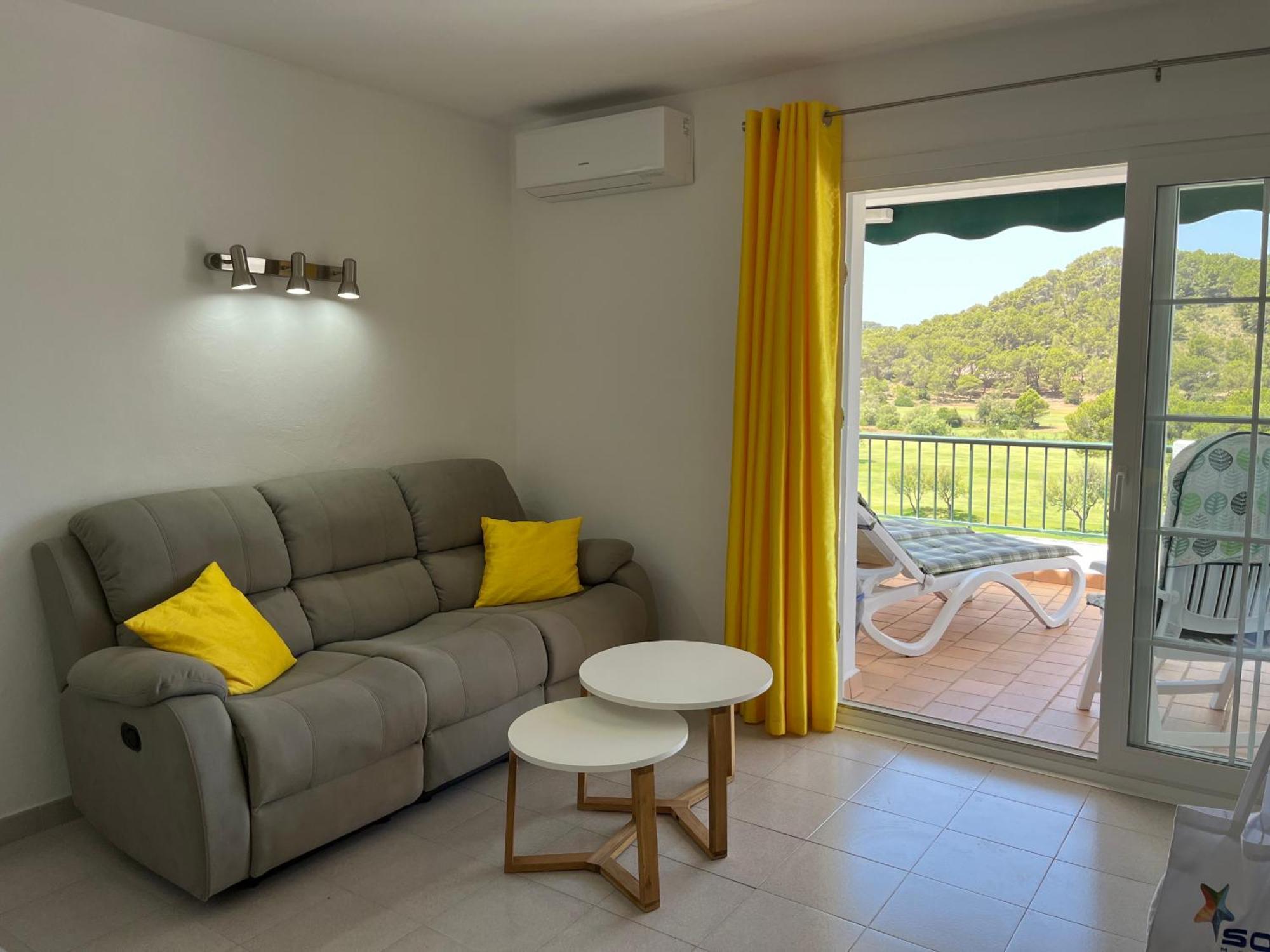 Hulme B19 By Som Menorca