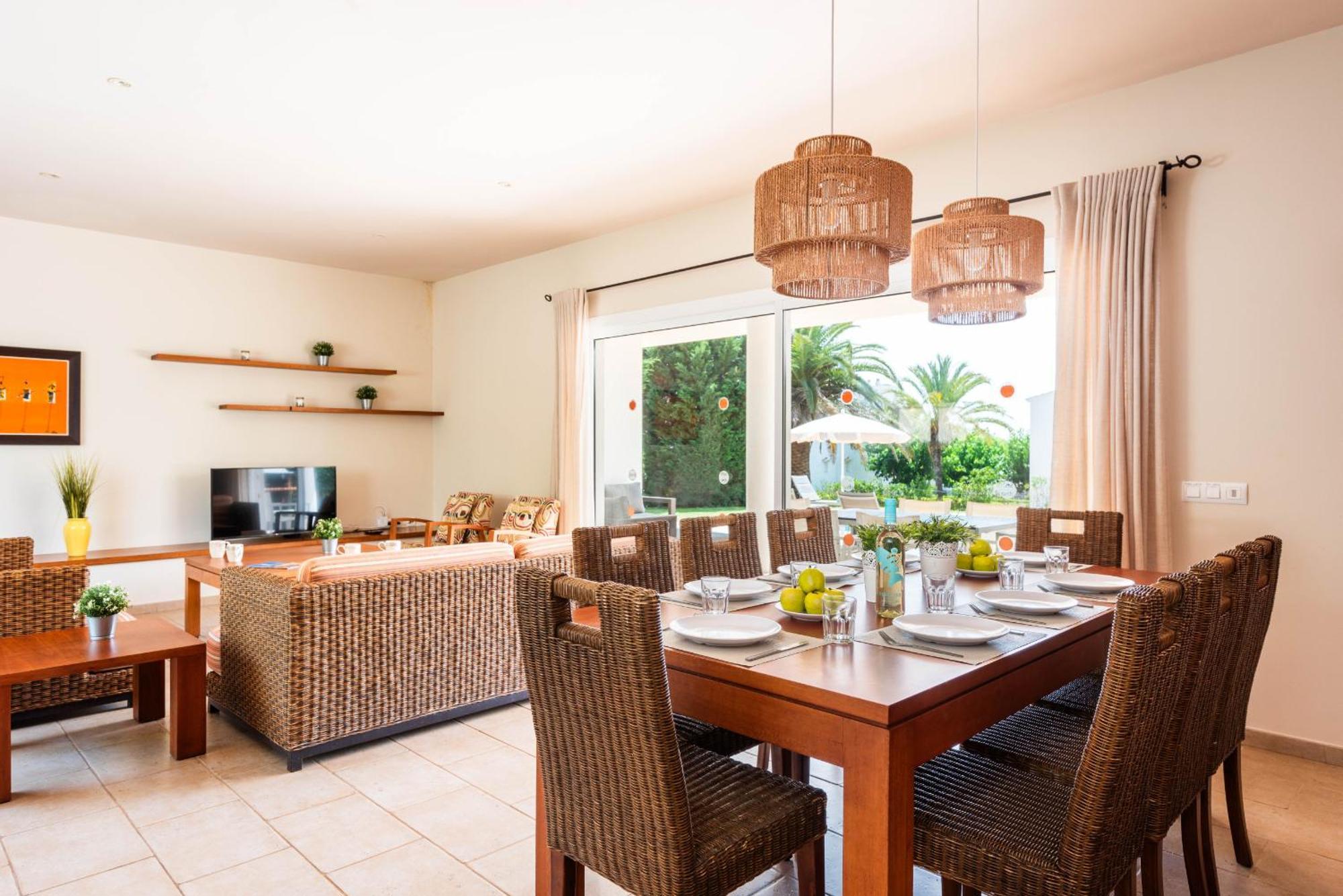 Villa Lola Santo Tomas