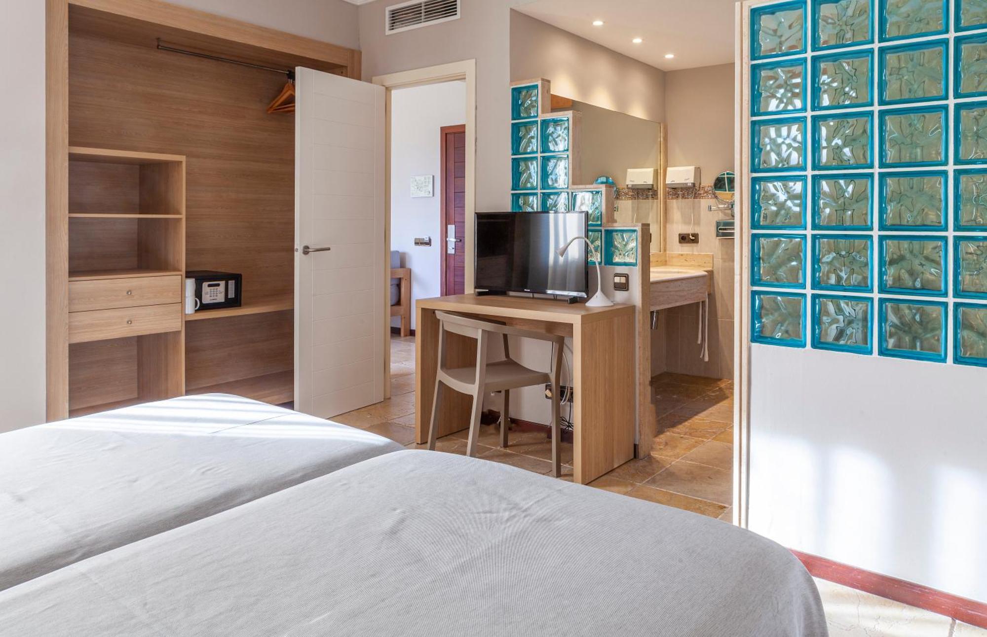 Aparthotel Minura Cala Galdana & D'aljandar 4*