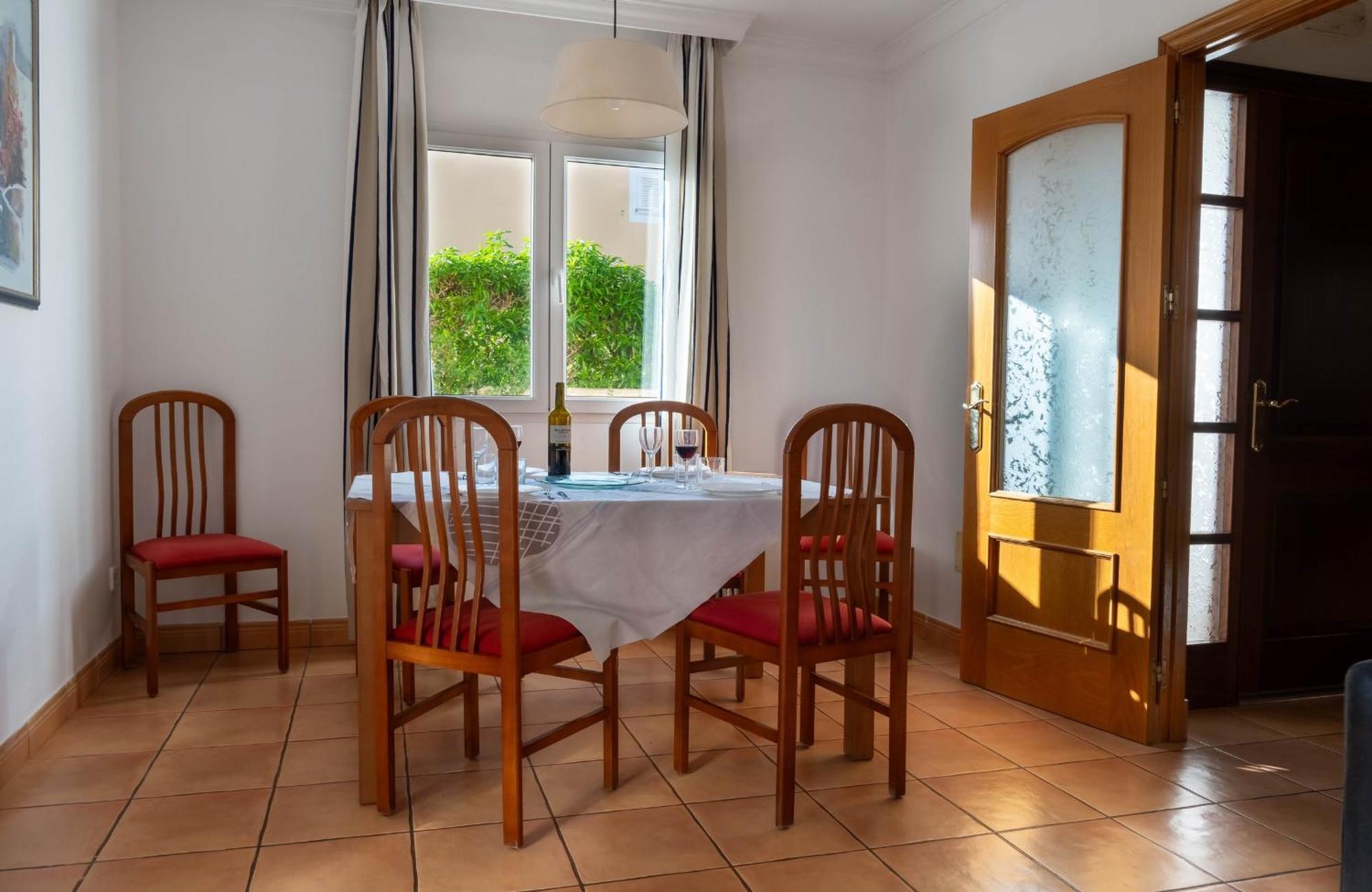 Amarillas Villa Cala Blanca (Menorca)