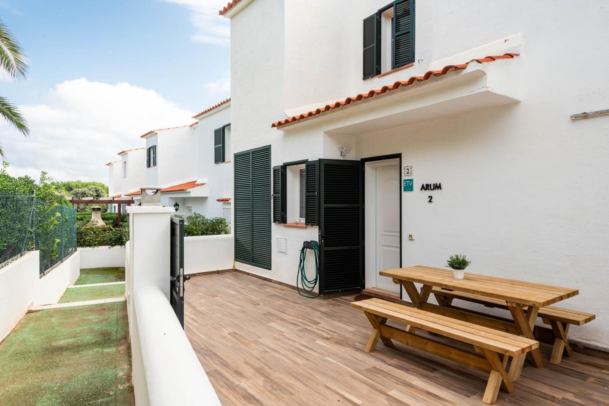 Сasa de vacaciones 3 Bedroom Villa, 300m To Arenal D'en Castell