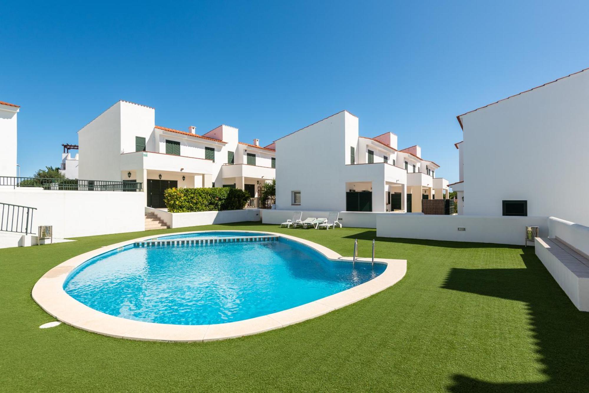 Сasa de vacaciones 3 Bedroom Villa, 300m To Arenal D'en Castell
