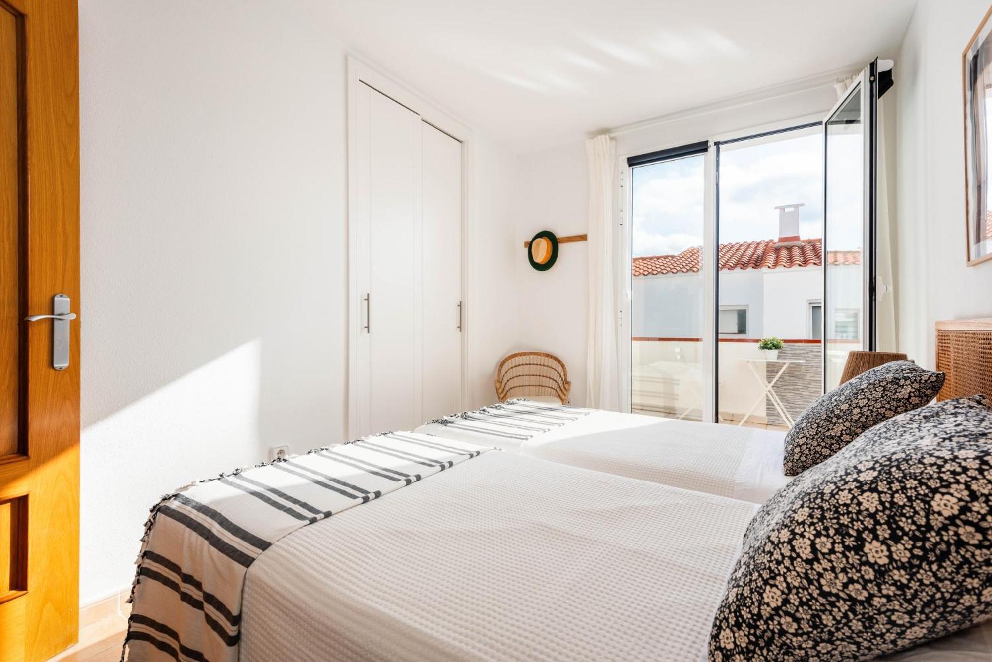 Сasa de vacaciones 3 Bedroom Villa, 300m To Arenal D'en Castell Punta Grossa