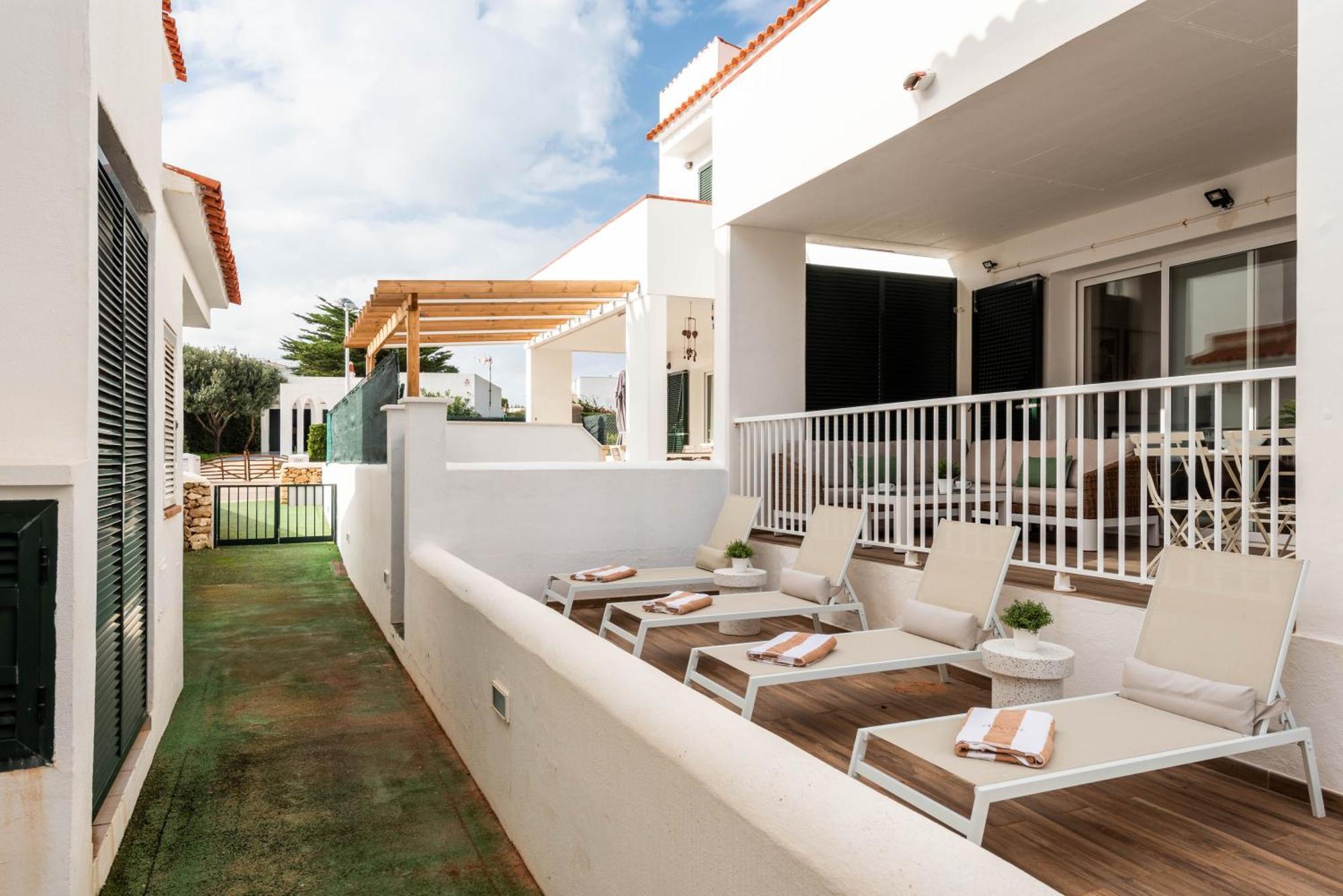 Сasa de vacaciones 3 Bedroom Villa, 300m To Arenal D'en Castell