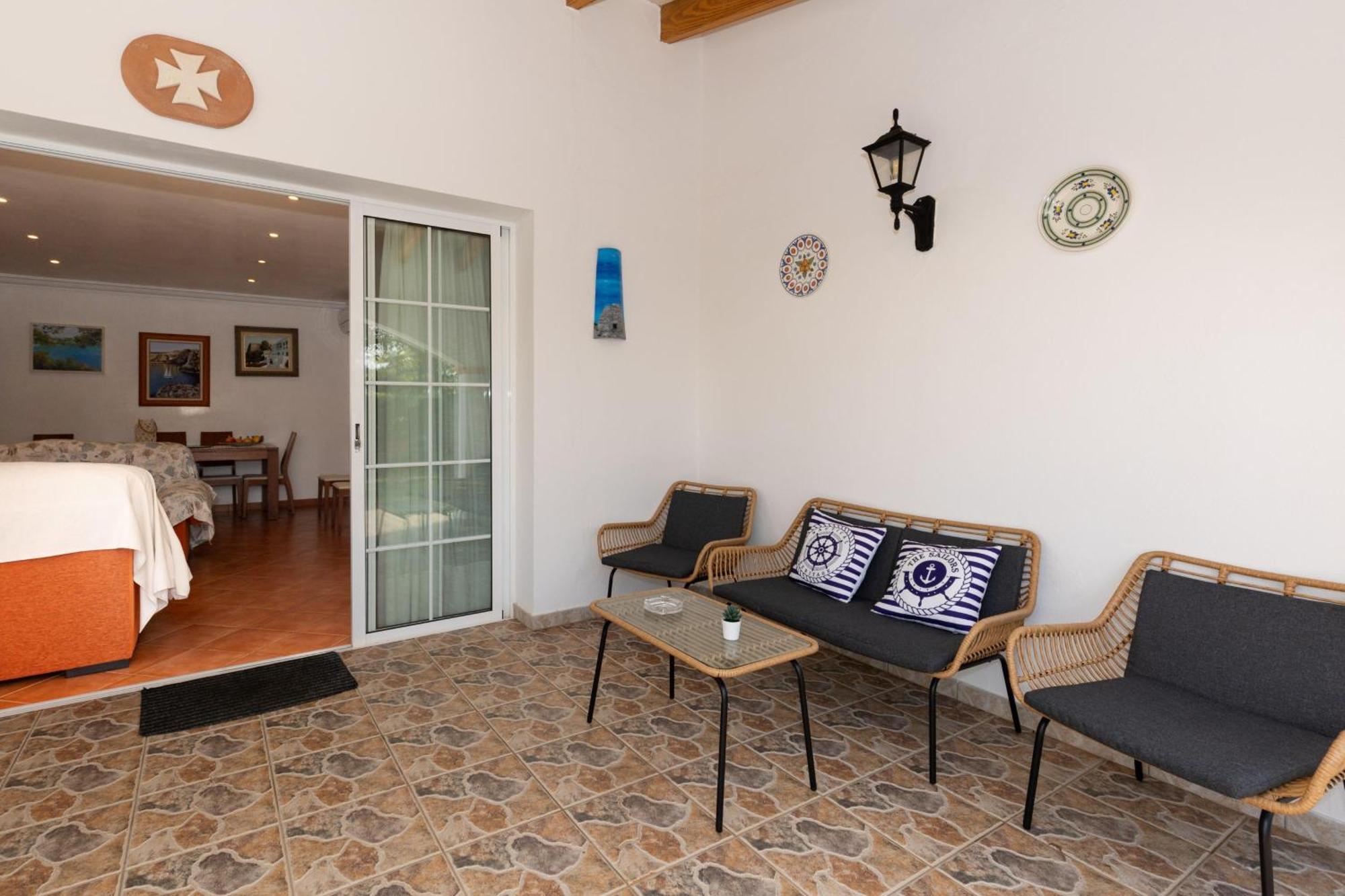 Fina Villa
