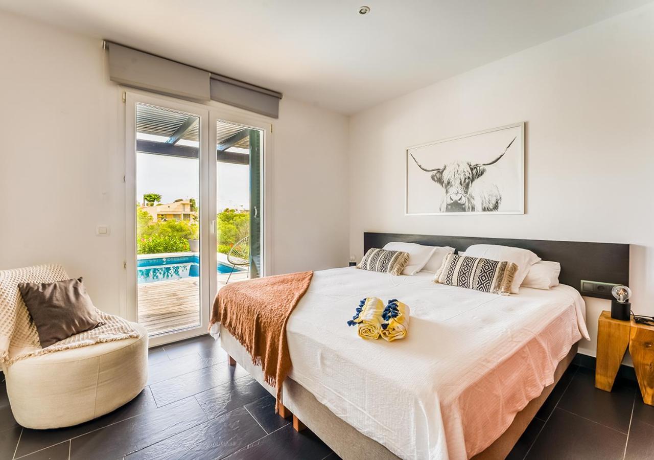 Elegant In Cala Llonga With Harbour Views, Menorca