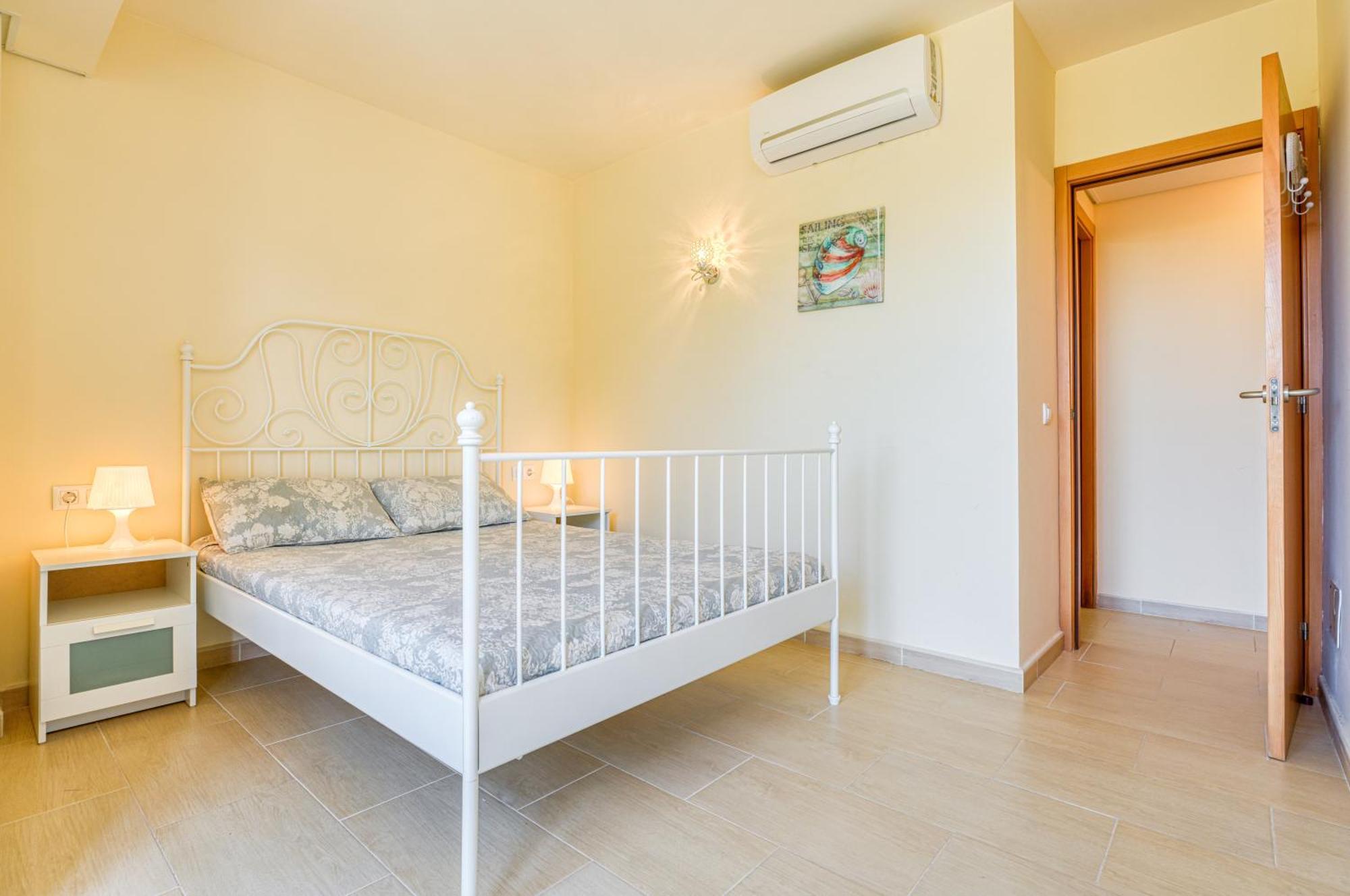 Apartamento Precioso Duplex En Cala Santandria Con Piscina Y Wifi