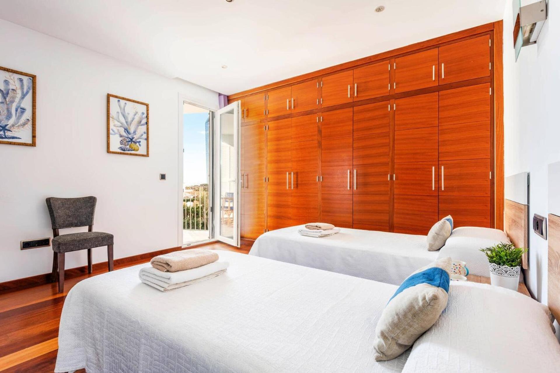 Julianne 4 Bedroom Villa, Calan Blanes Villa *