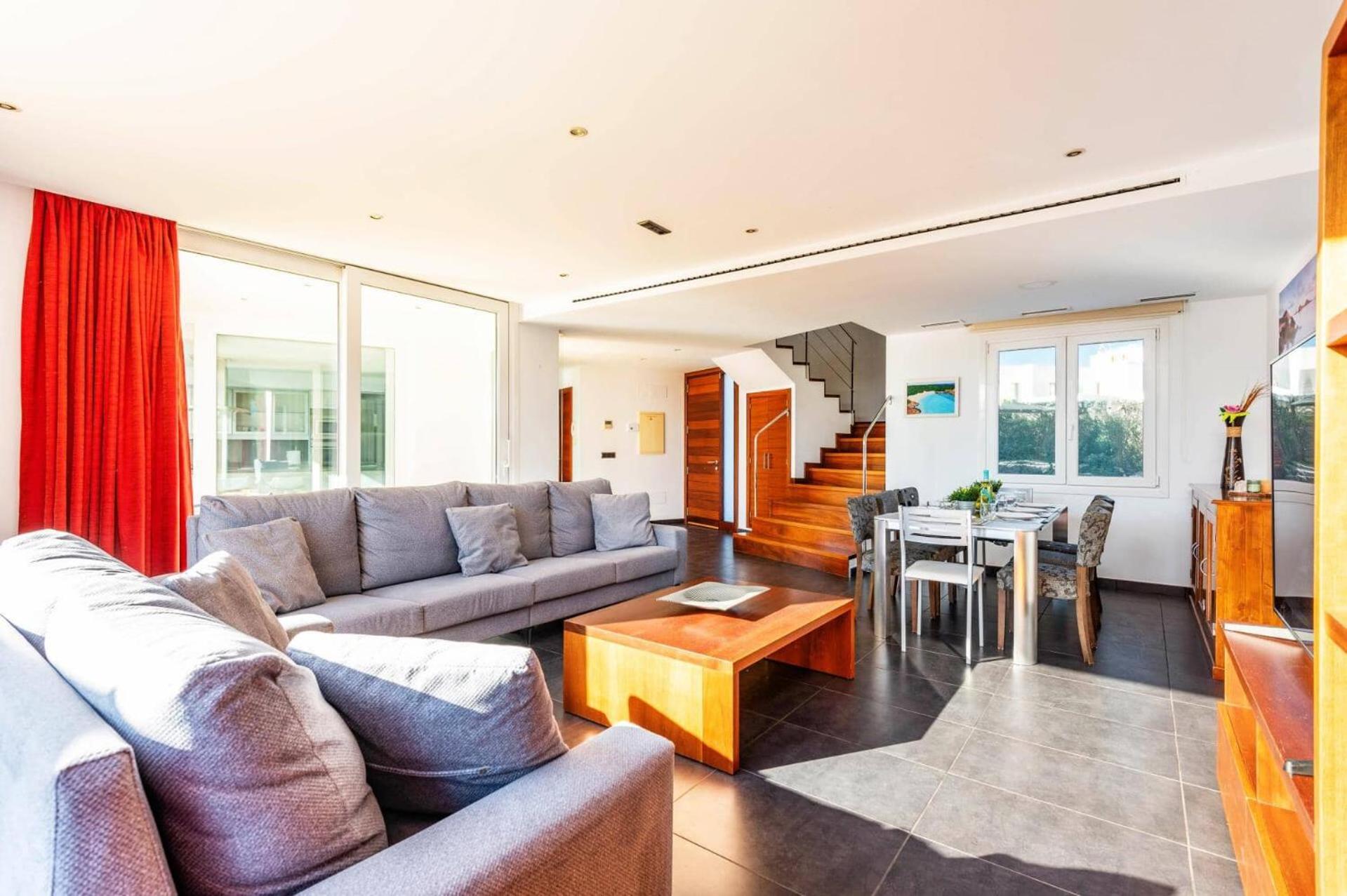 Julianne 4 Bedroom Villa, Calan Blanes *