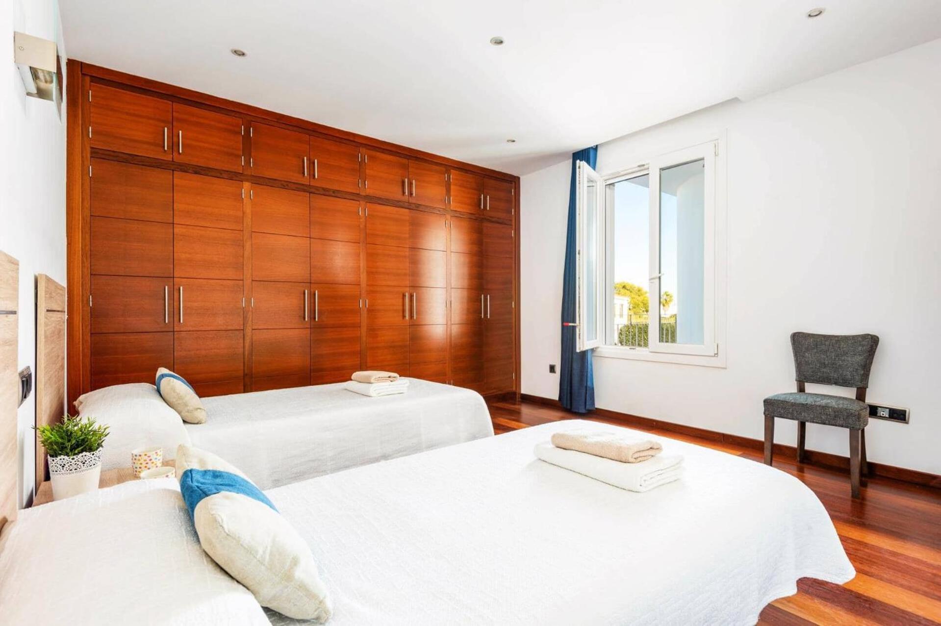 Julianne 4 Bedroom Villa, Calan Blanes Villa *