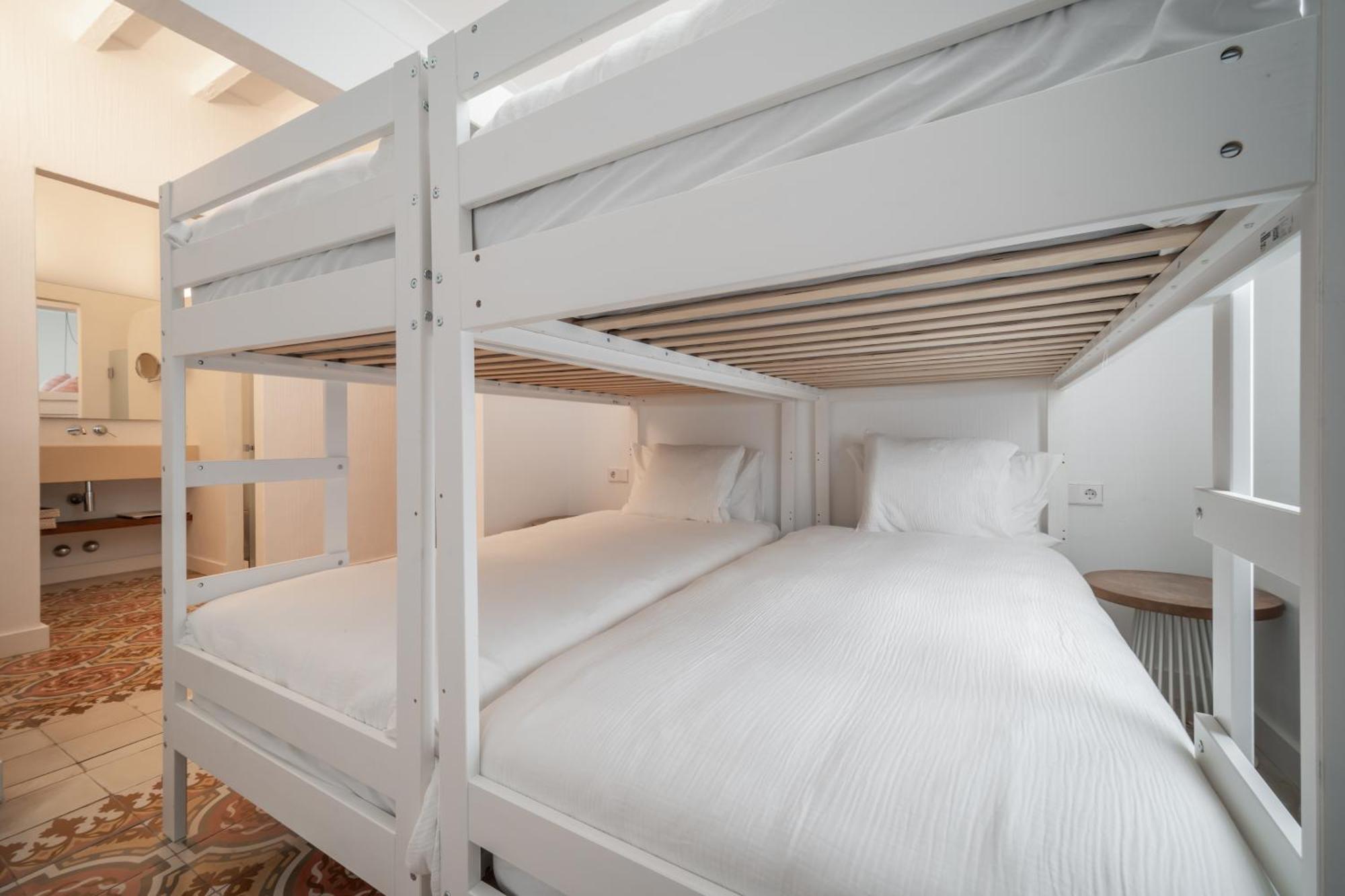 Llonga'S Hostel Pensión 4*